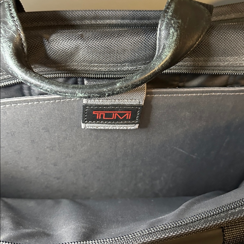 Tumi Alpha Black Ballistic Nylon Expandable Laptop Bag Leather Handles - Picture 3 of 9